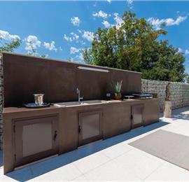 4 bedroom villa with indoor and outdoor pools in Galižana, Istria, sleeps up to 8